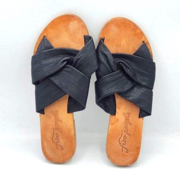 FREE PEOPLE RIO VISTA LEATHER FLAT SLIDE SANDALS SIZE 38, 7US - Picture 1 of 14